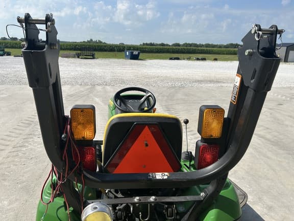 Image of John Deere 1023E equipment image 3