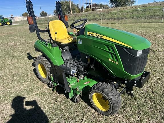 Image of John Deere 1023E equipment image 4