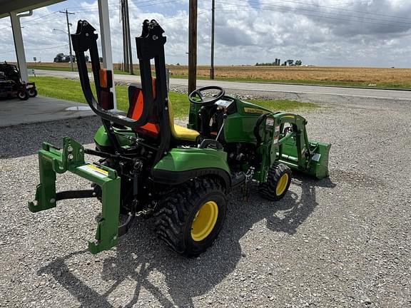 Image of John Deere 1023E equipment image 2