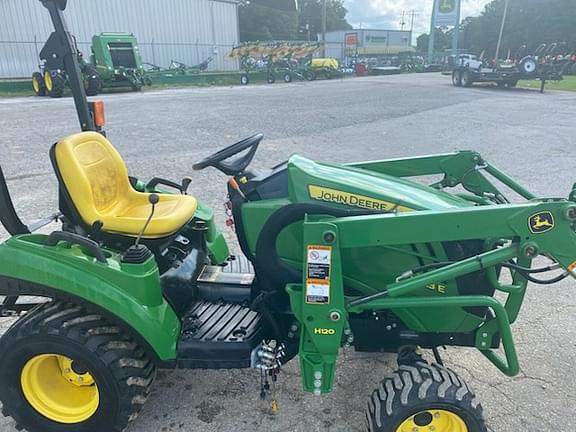 Image of John Deere 1023E equipment image 2