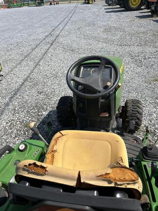 Image of John Deere 1023E equipment image 3