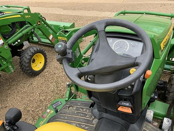 Image of John Deere 1025R equipment image 3