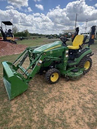 2014 John Deere 1025R Equipment Image0