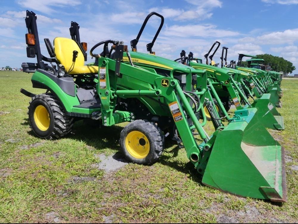 2014 John Deere 1025R Equipment Image0