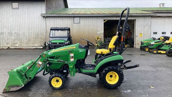 Image of John Deere 1025R equipment image 3