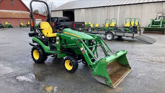 2014 John Deere 1025R Equipment Image0