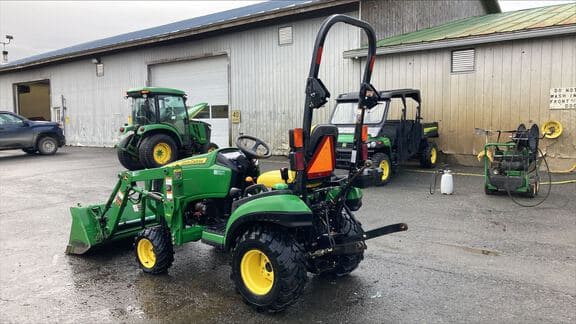 Image of John Deere 1025R equipment image 4