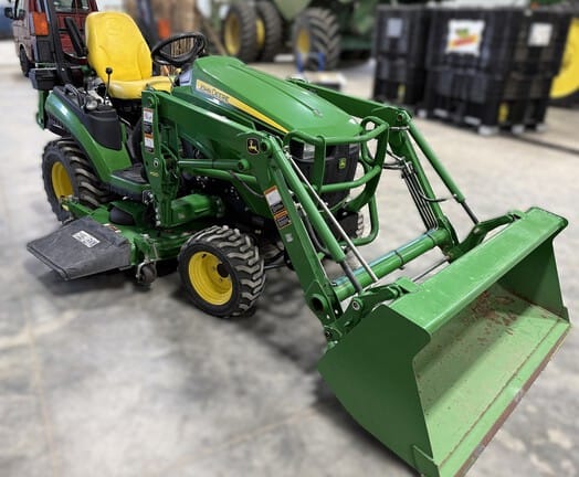 2014 John Deere 1025R Equipment Image0