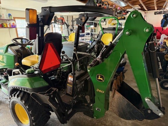 2014 John Deere 1025R Equipment Image0