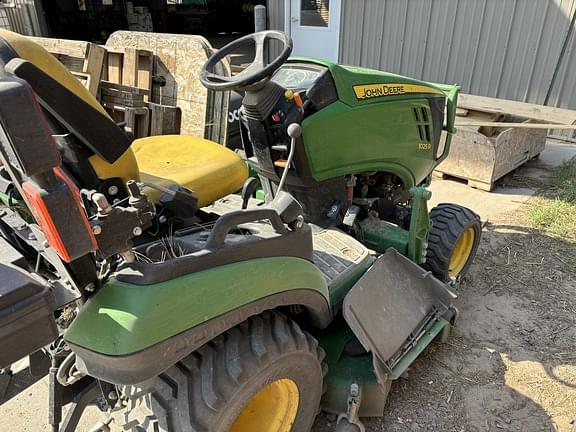 Image of John Deere 1025R equipment image 2