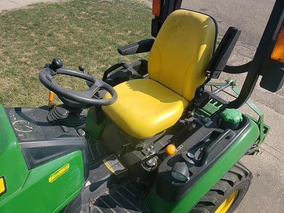 Image of John Deere 1025R equipment image 4