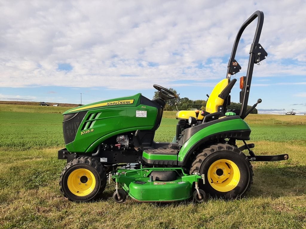 2014 John Deere 1025R Equipment Image0