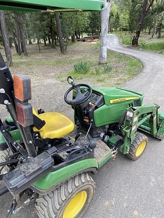 Image of John Deere 1025R equipment image 4