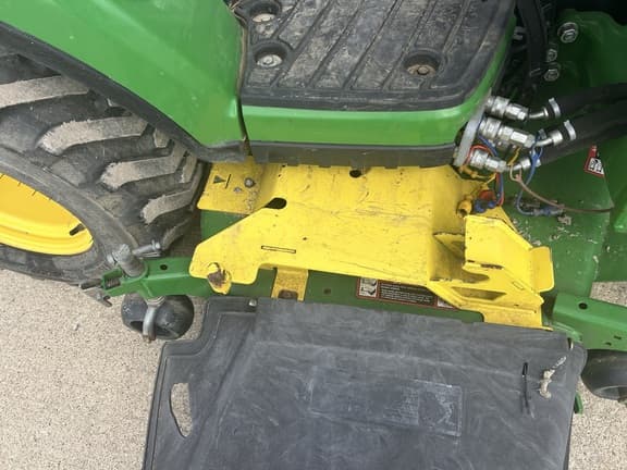 Image of John Deere 1025R equipment image 4