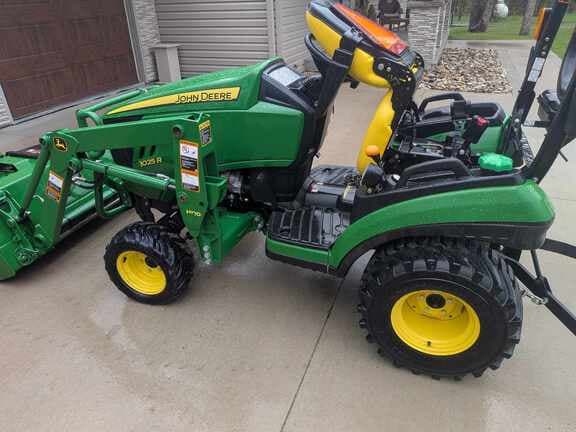 Image of John Deere 1025R equipment image 1