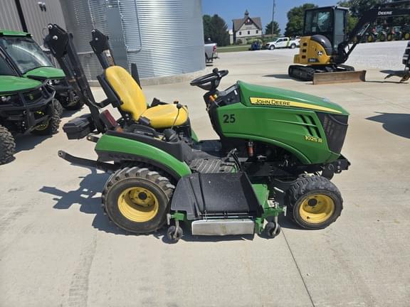 Image of John Deere 1025R equipment image 3