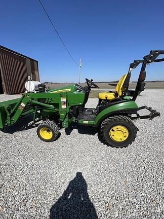 Image of John Deere 1025R equipment image 1