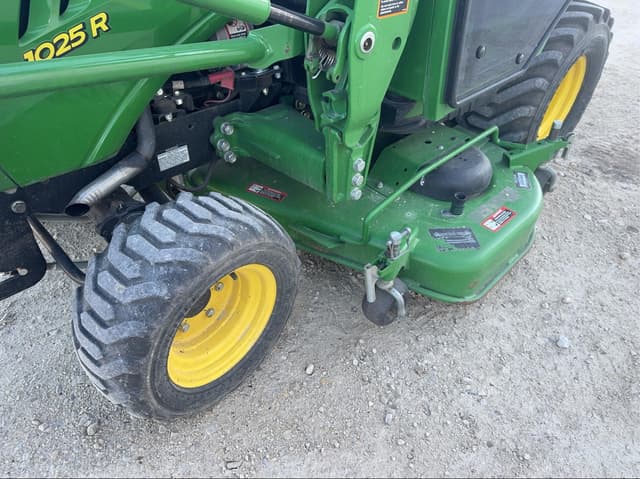 Image of John Deere 1025R equipment image 2