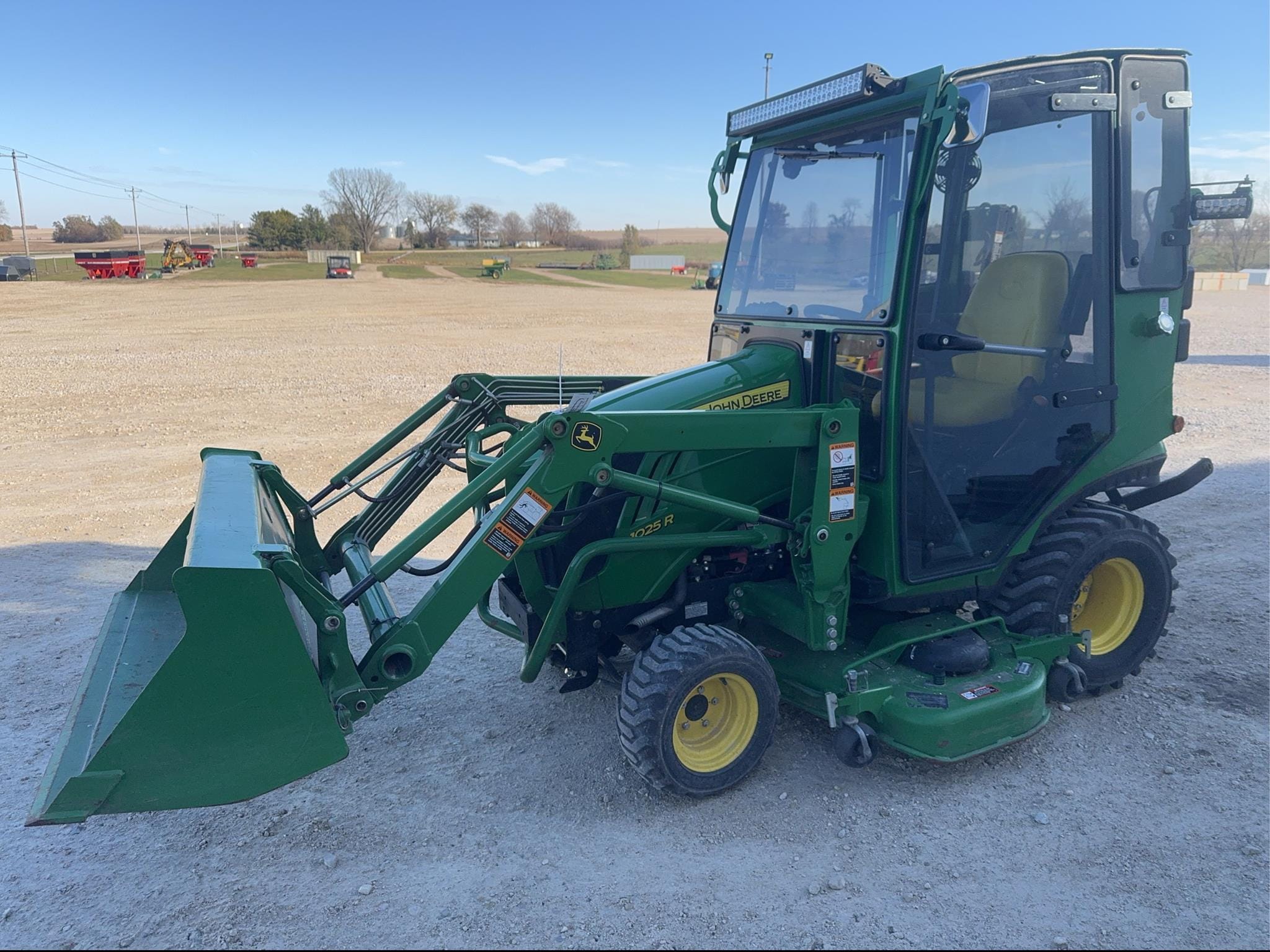 2014 John Deere 1025R Equipment Image0