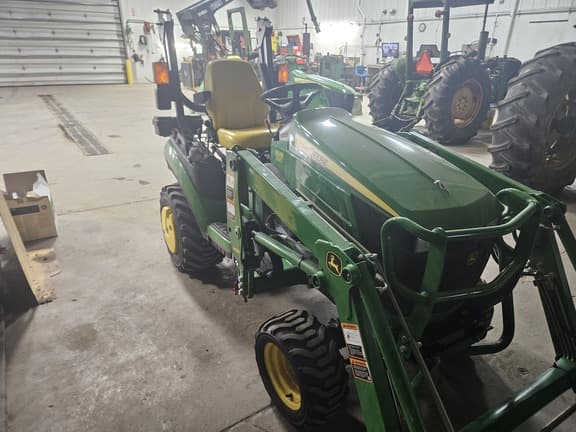 Image of John Deere 1025R equipment image 3