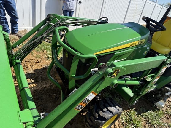 2014 John Deere 1025R Equipment Image0