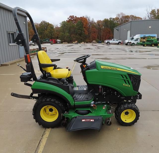 Image of John Deere 1025R equipment image 3