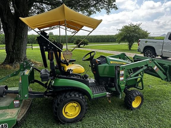 Image of John Deere 1025R equipment image 2