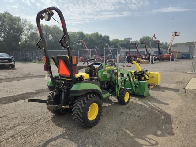 Image of John Deere 1025R equipment image 3
