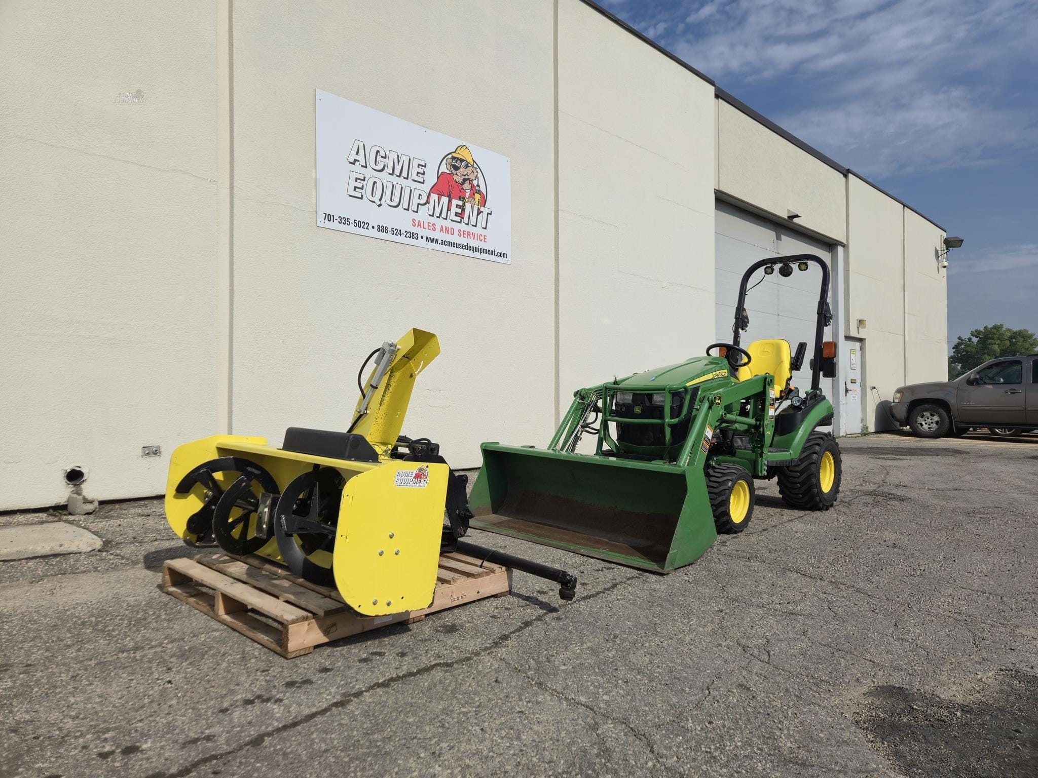 2014 John Deere 1025R Equipment Image0