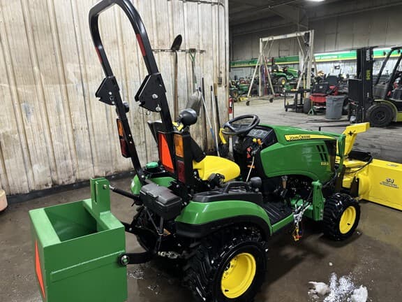 Image of John Deere 1025R equipment image 2