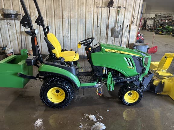 Image of John Deere 1025R equipment image 3