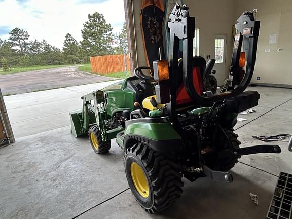 Image of John Deere 1025R equipment image 3