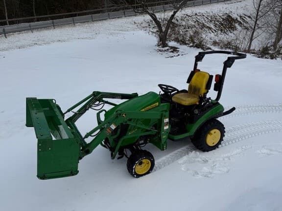 Image of John Deere 1025R equipment image 2