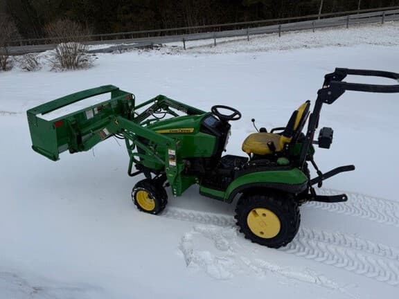 Image of John Deere 1025R equipment image 3