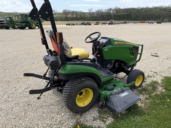 Image of John Deere 1025R equipment image 3