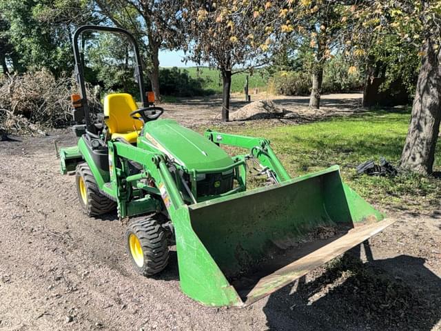 Image of John Deere 1025R equipment image 1