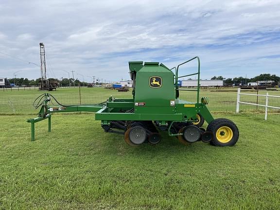 Image of John Deere 1590 equipment image 1