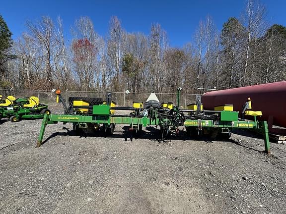 Image of John Deere 1700 equipment image 4