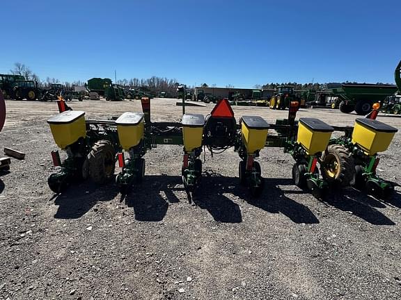Image of John Deere 1700 equipment image 1