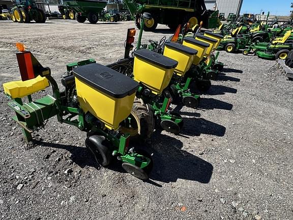 Image of John Deere 1700 equipment image 2