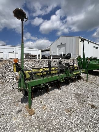 Image of John Deere 1700 equipment image 1