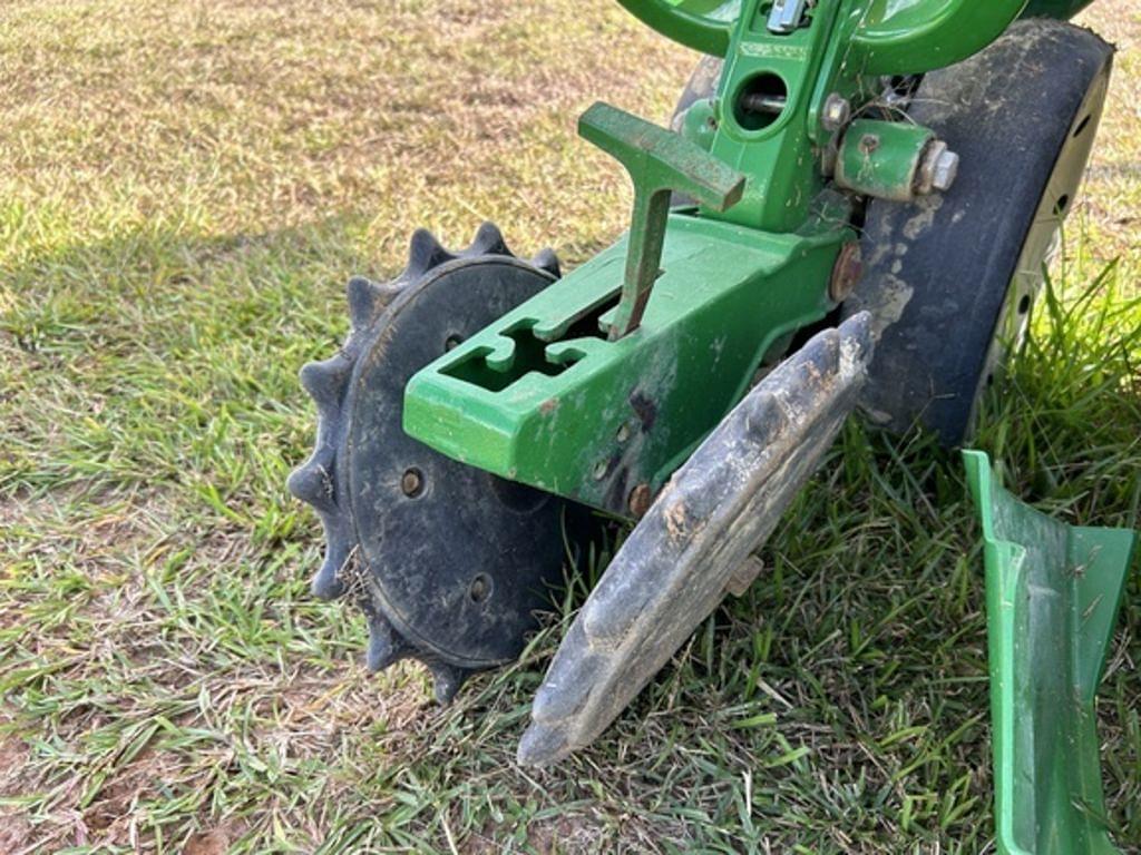 Image of John Deere 1700 Image 1