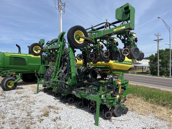2014 John Deere 1720 Equipment Image0