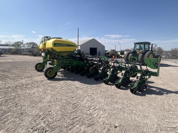Image of John Deere 1720 equipment image 2