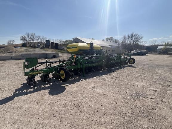 Image of John Deere 1720 equipment image 3