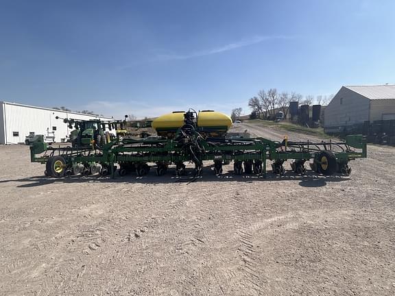 Image of John Deere 1720 equipment image 4