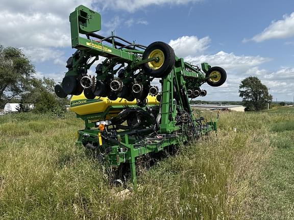 Image of John Deere 1720 equipment image 1