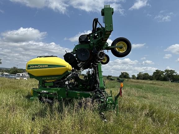 Image of John Deere 1720 equipment image 4