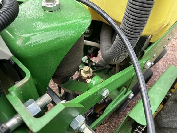 Image of John Deere 1720 equipment image 3