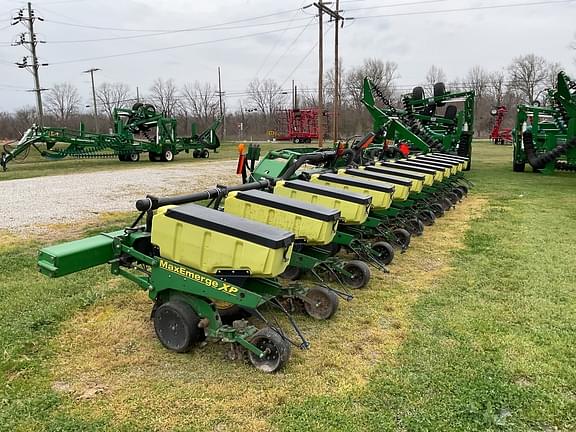 Image of John Deere 1720 equipment image 4